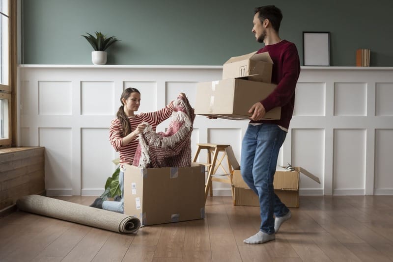 La Cour des comptes critique les aides d'État pour l'acquisition immobilière, notamment le dispositif Pinel, en soulignant son coût élevé comparé au logement social et appelle le gouvernement à y mettre fin, bien que ce dispositif ait généré des recettes fiscales significatives.