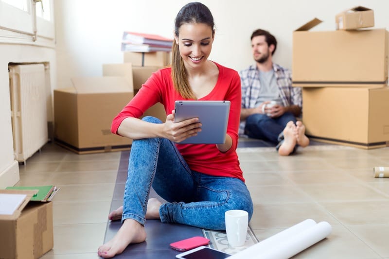Cet article explique comment les propriétaires à Bordeaux peuvent financer leurs travaux sans augmenter leurs mensualités grâce au rachat de crédit, qui regroupe les prêts existants pour réduire les mensualités, simplifier la gestion financière et potentiellement obtenir des taux plus avantageux, tout en étant accompagnés par des courtiers spécialisés.