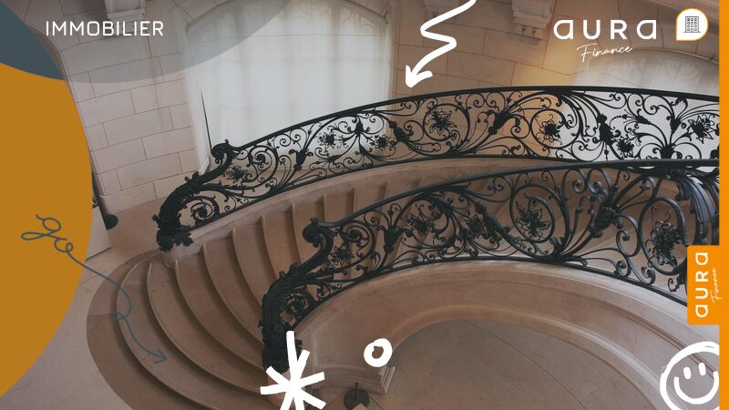 Image d'une maison moderne en construction avec un panneau indiquant "Nouveau PTZ 2025 : Prêt à Taux Zéro" pour illustrer l'accessibilité à un financement avantageux pour l'achat d'une maison neuve à partir d'avril 2023.