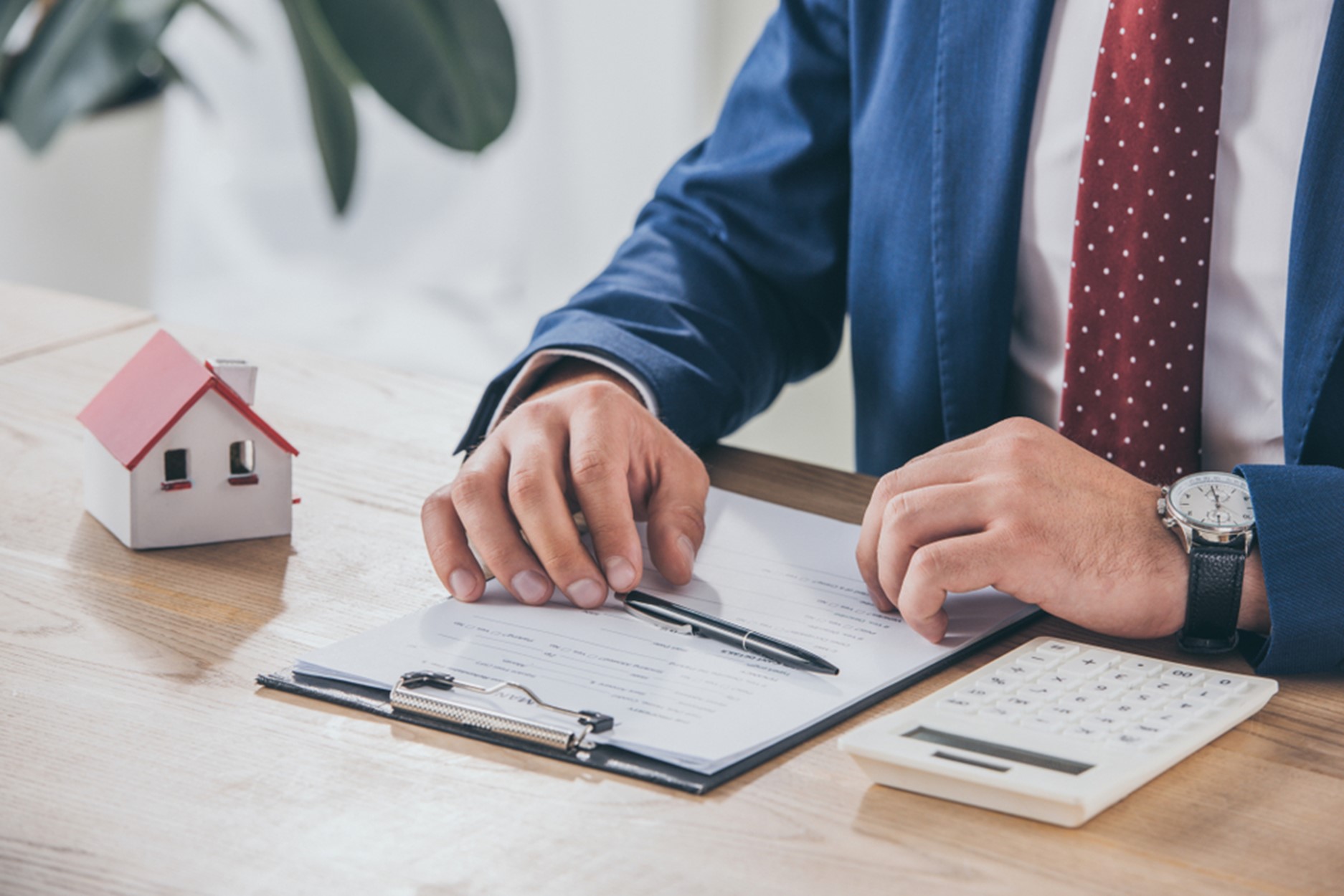Aura Finance propose un accompagnement personnalisé pour aider les entrepreneurs à obtenir des prêts professionnels adaptés à leurs besoins