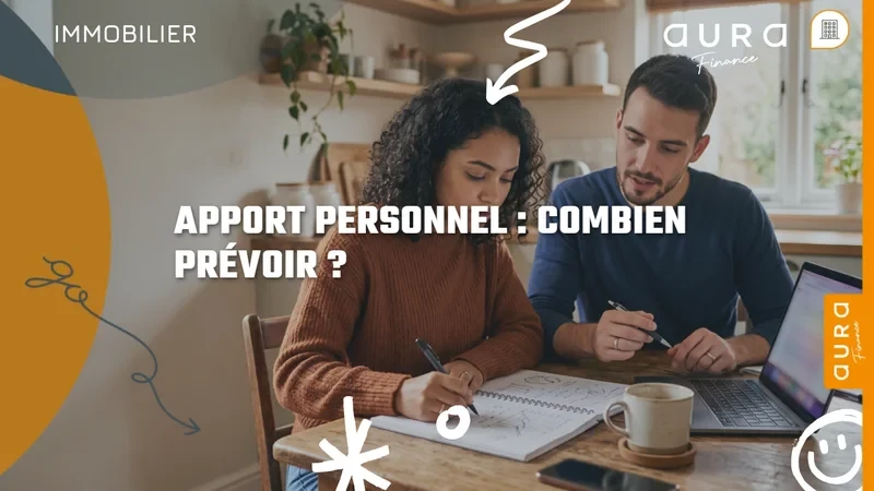Jeune couple qui prépare son budget à la table de la cuisine